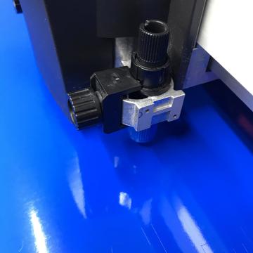 decoupe michair sur du vinyl bleu