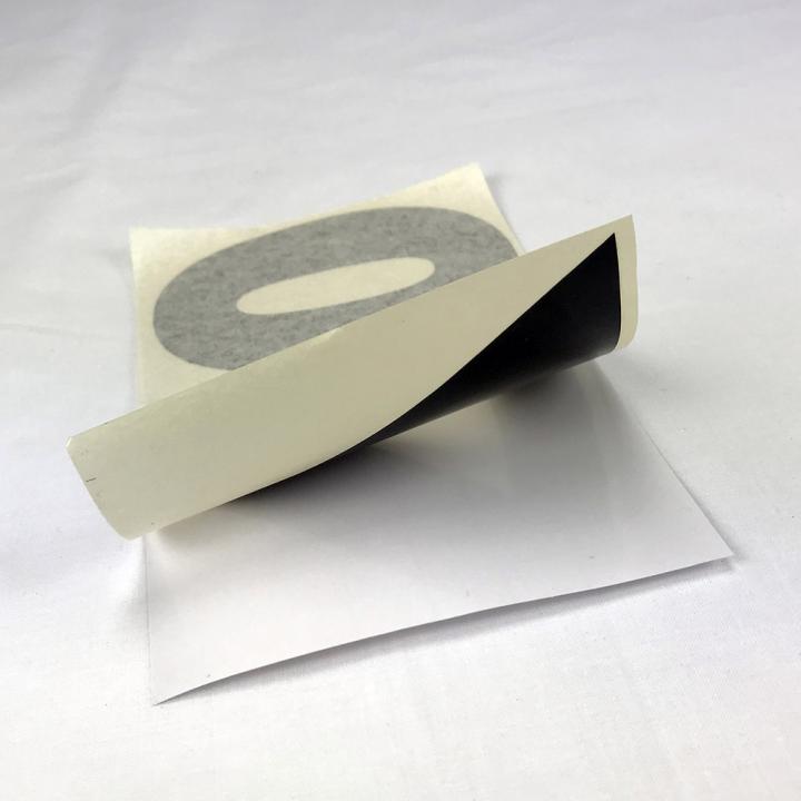 chiffres noirs sous application tape