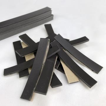 morceaux de magnetique adhesif