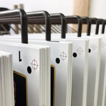 feuilles d impression dans un ratelier